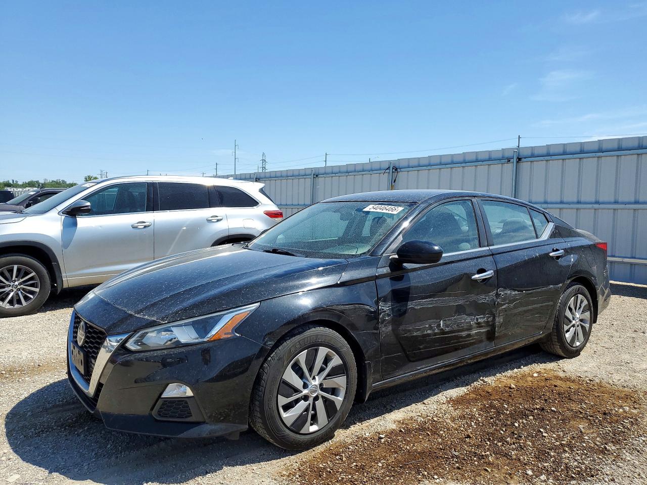 Salvage Nissan Altima Image