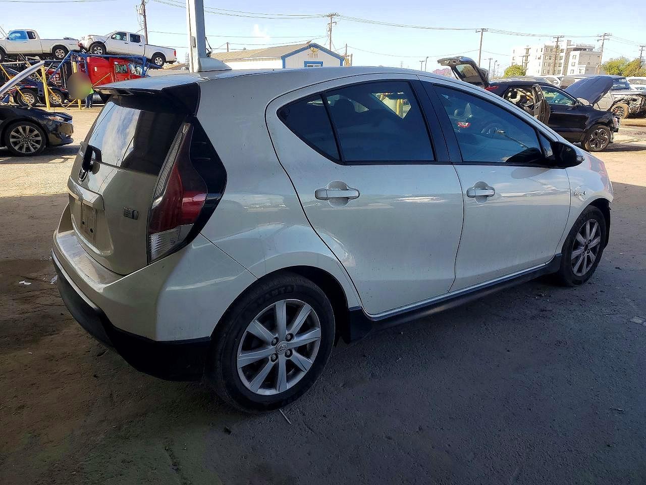 Toyota Prius c Three