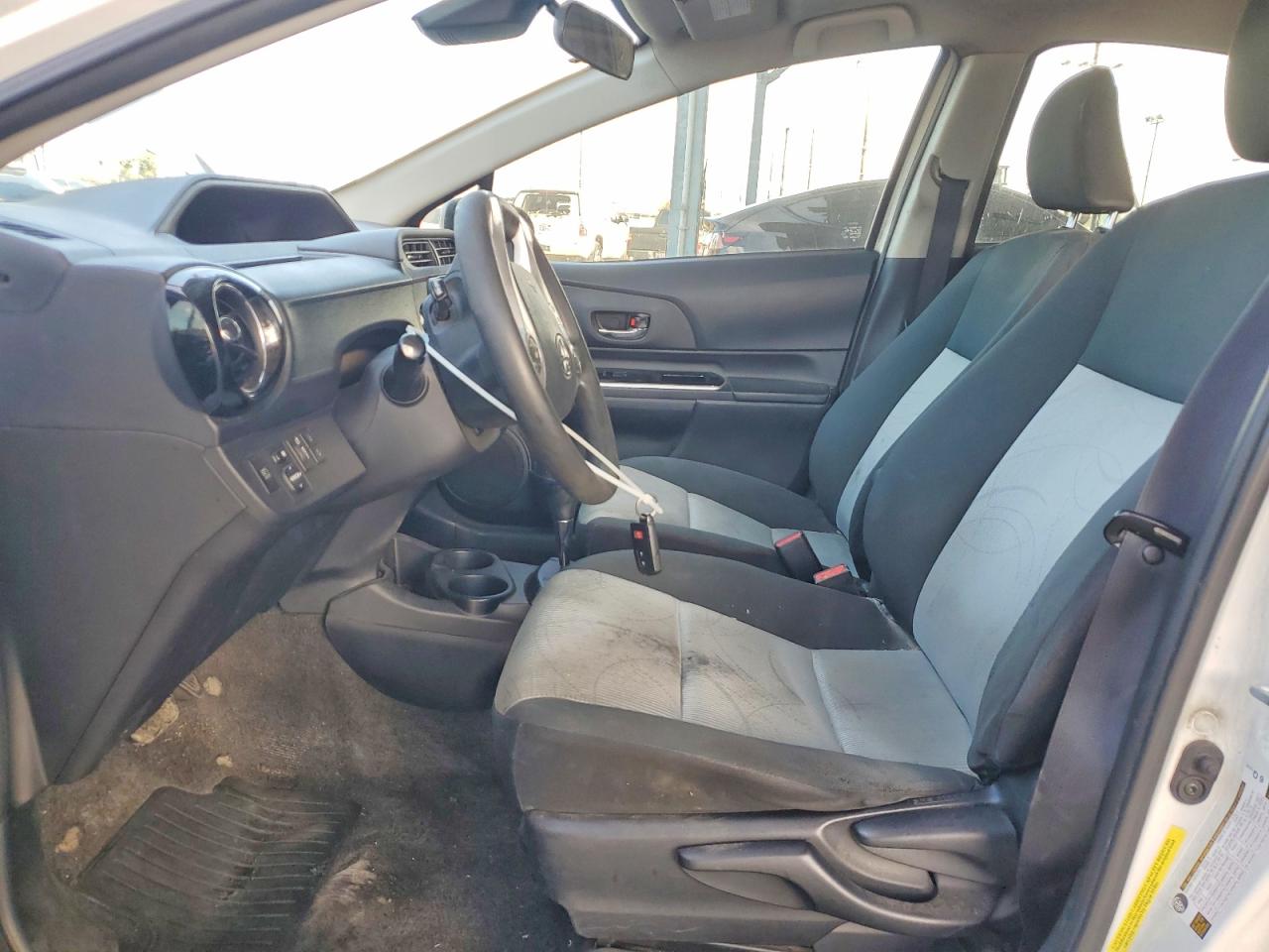 Toyota Prius c Three