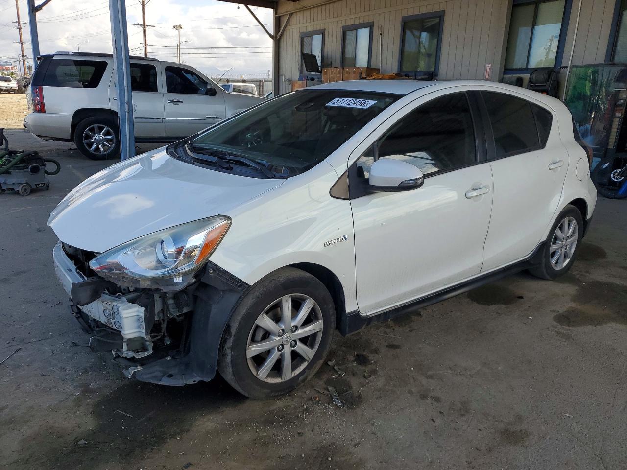 Salvage Toyota Prius Image