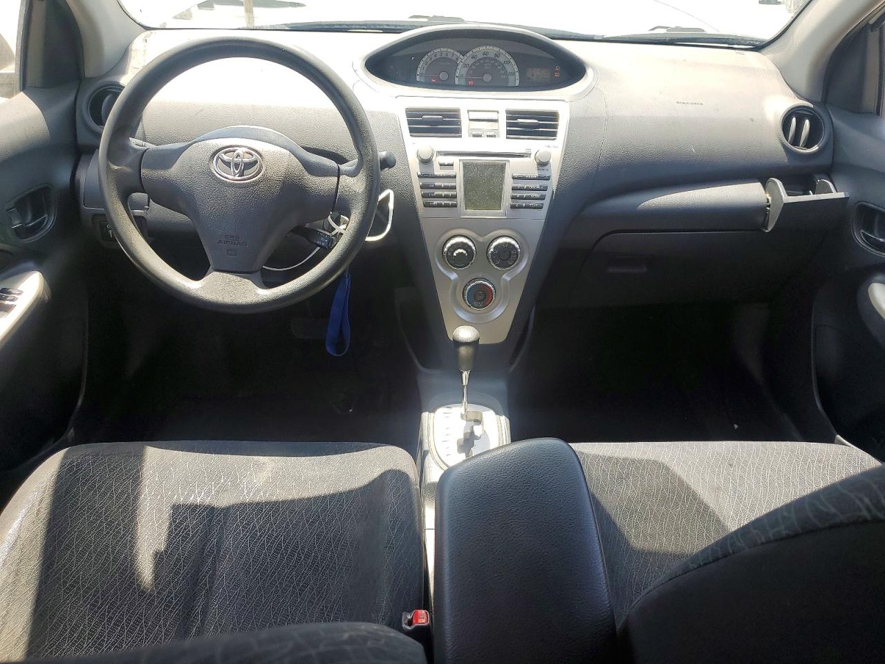 Toyota Yaris Base