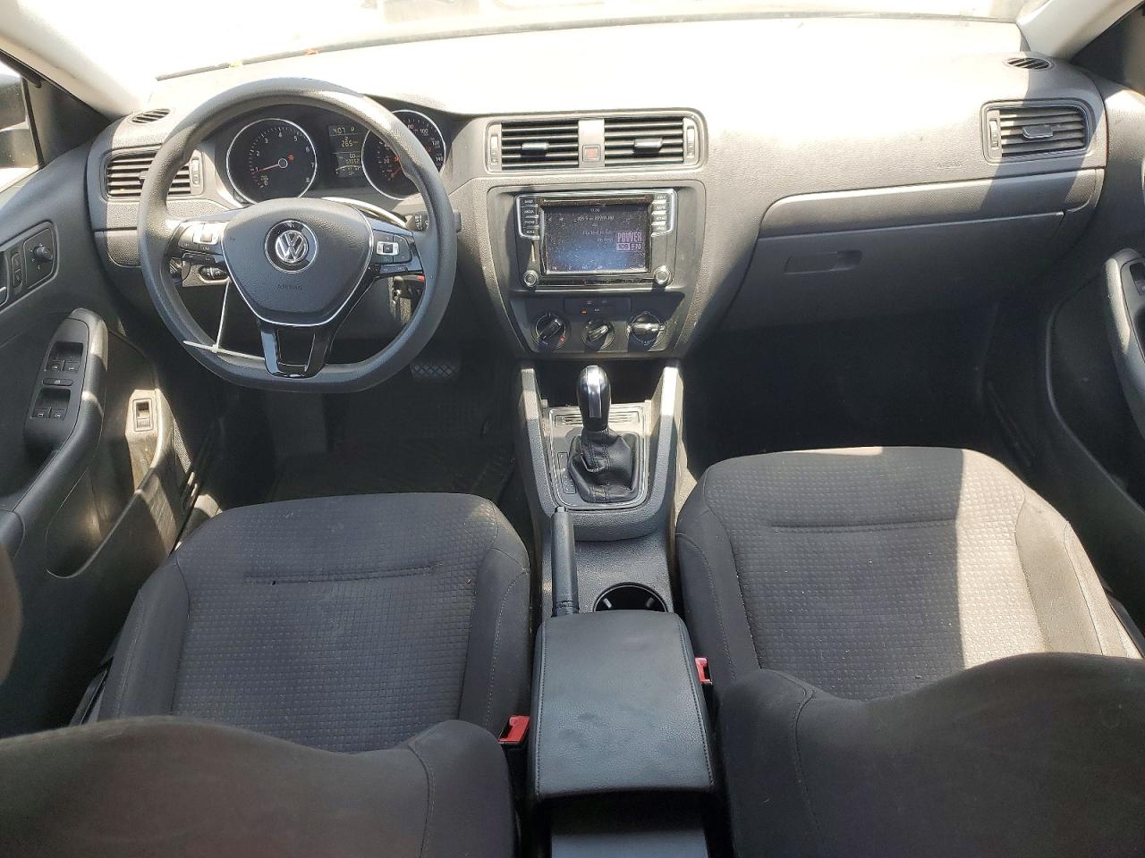 Volkswagen Jetta S