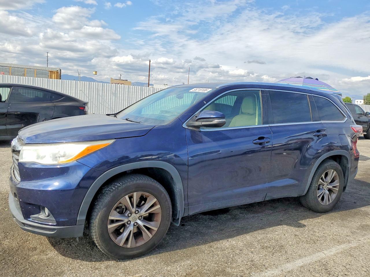 Salvage Toyota Highlander Image