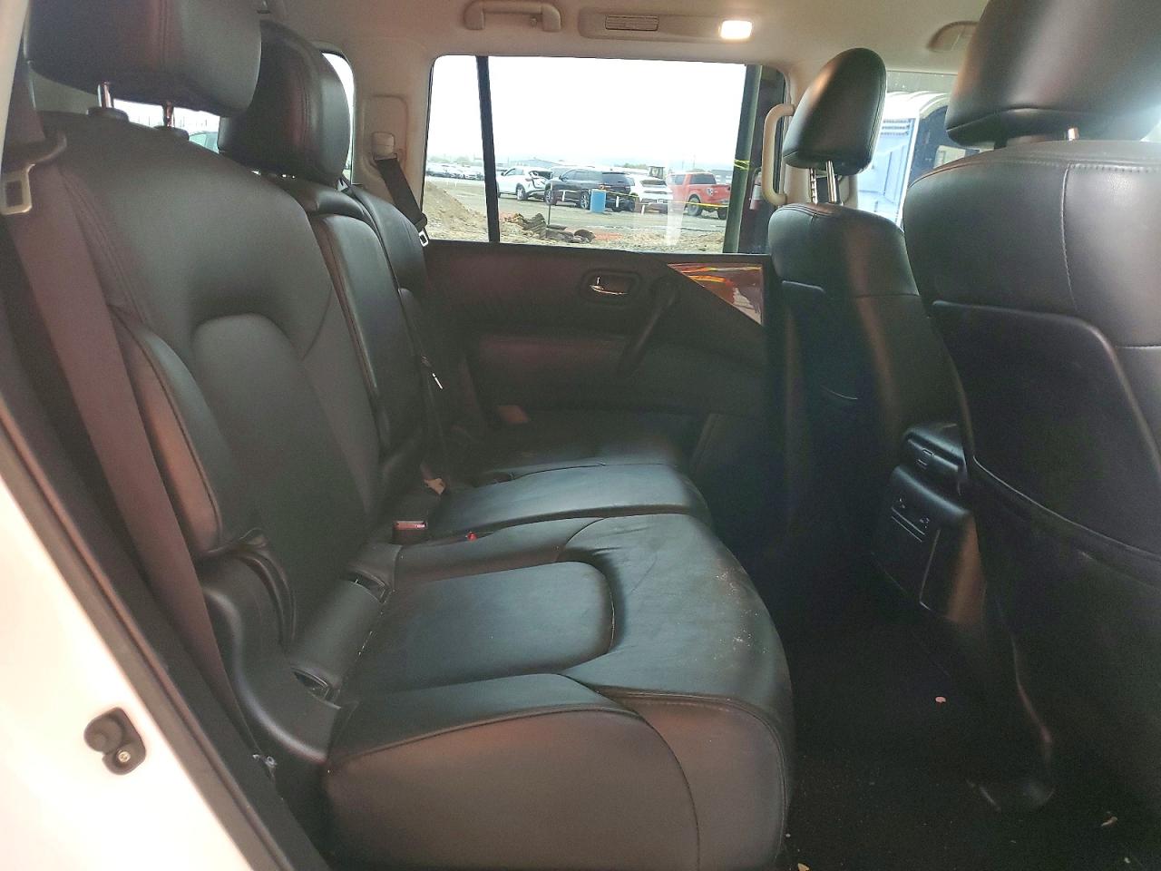 Nissan Armada Sv