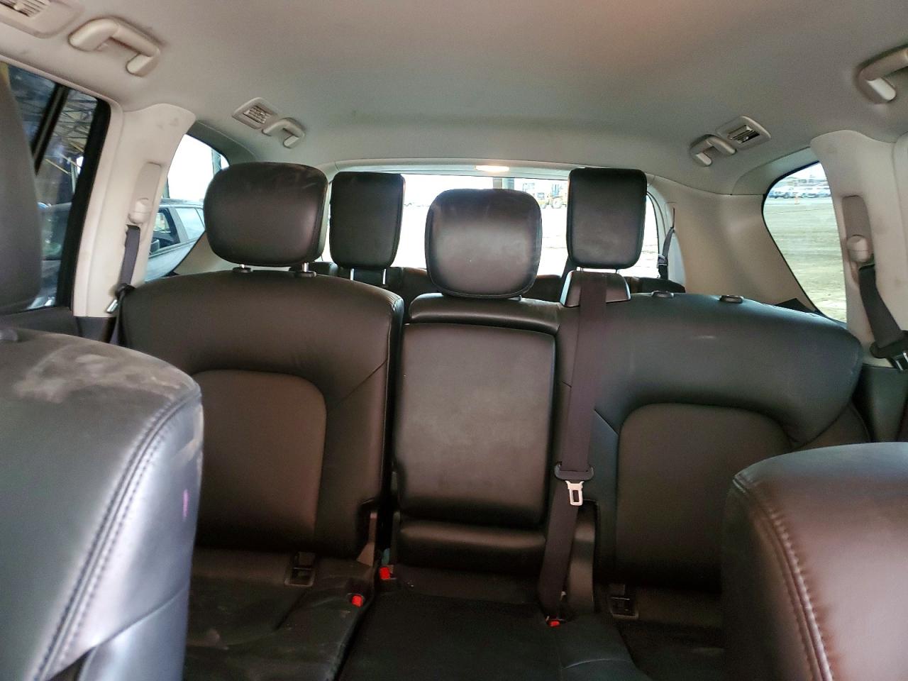 Nissan Armada Sv