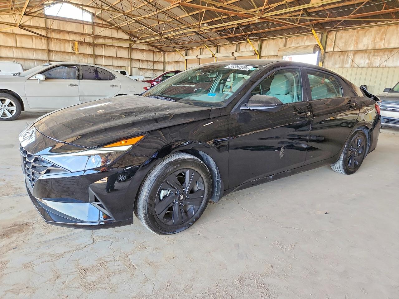 Salvage Hyundai ELANTRA Image