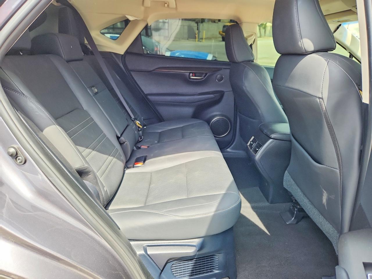 Lexus NX Base