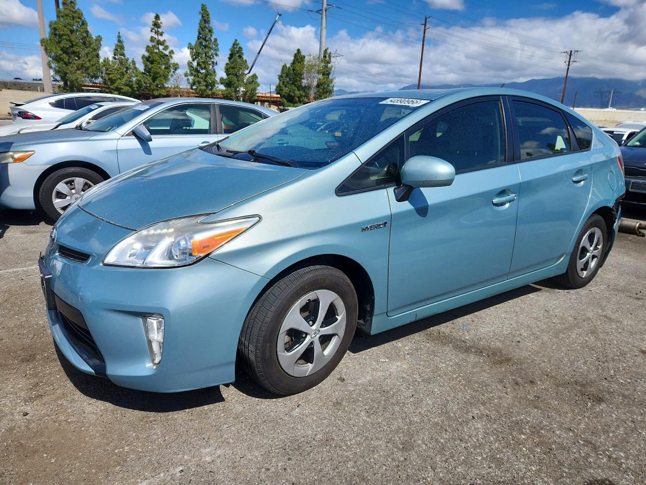 Salvage Toyota Prius Image