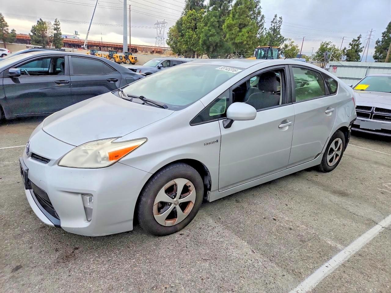 Salvage Toyota Prius Image