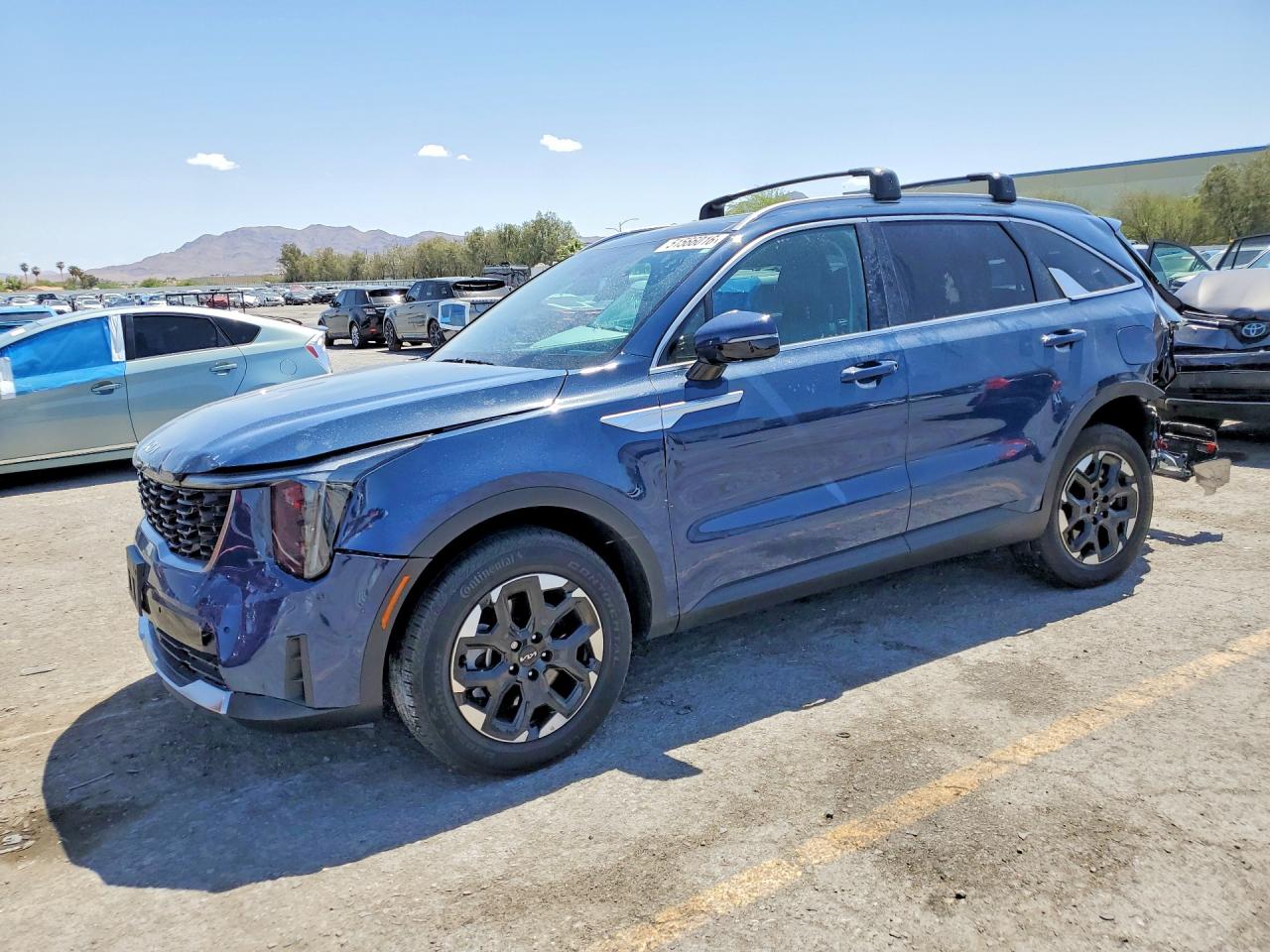 Salvage Kia Sorento Image