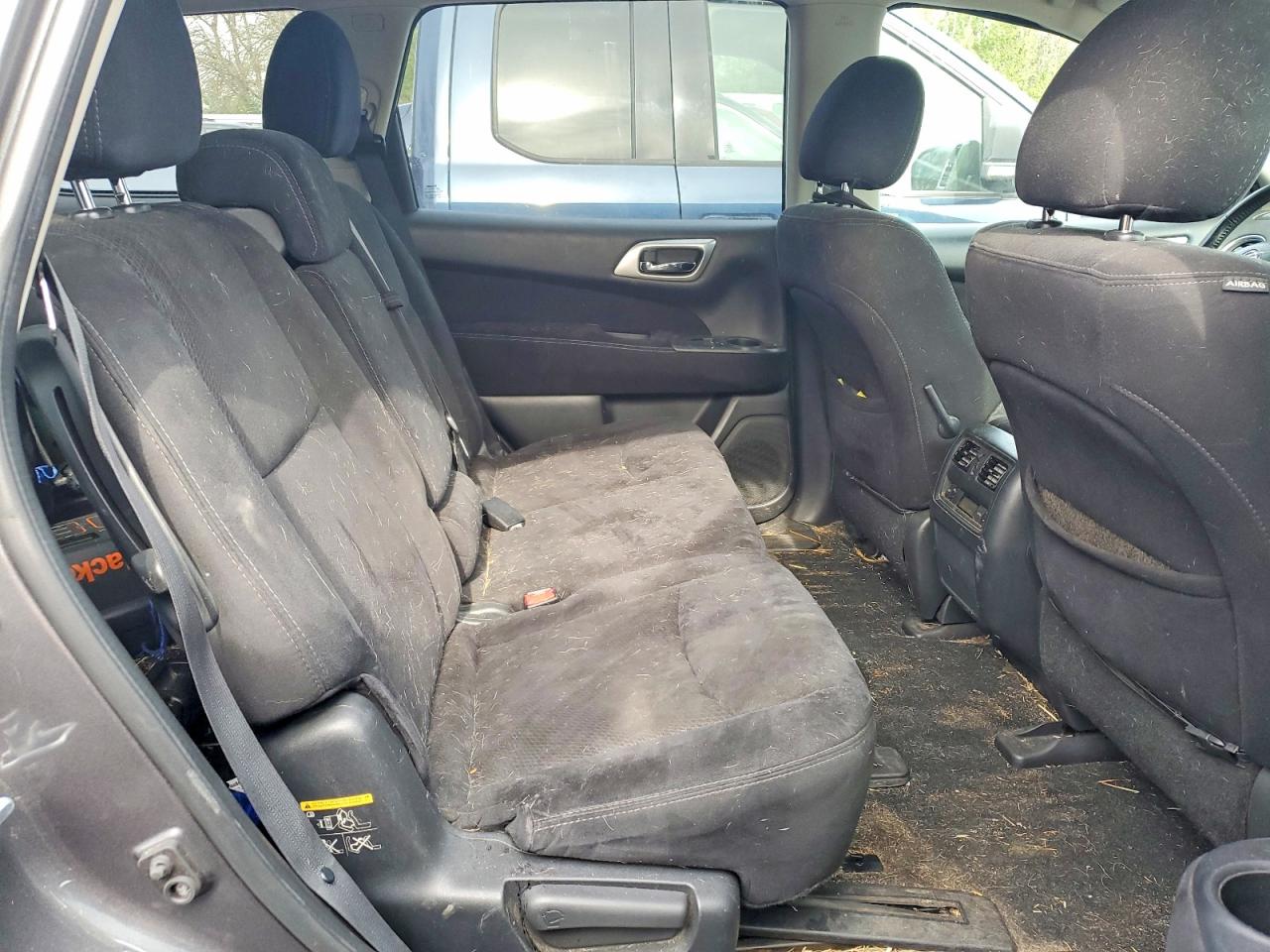 Nissan Pathfinder S