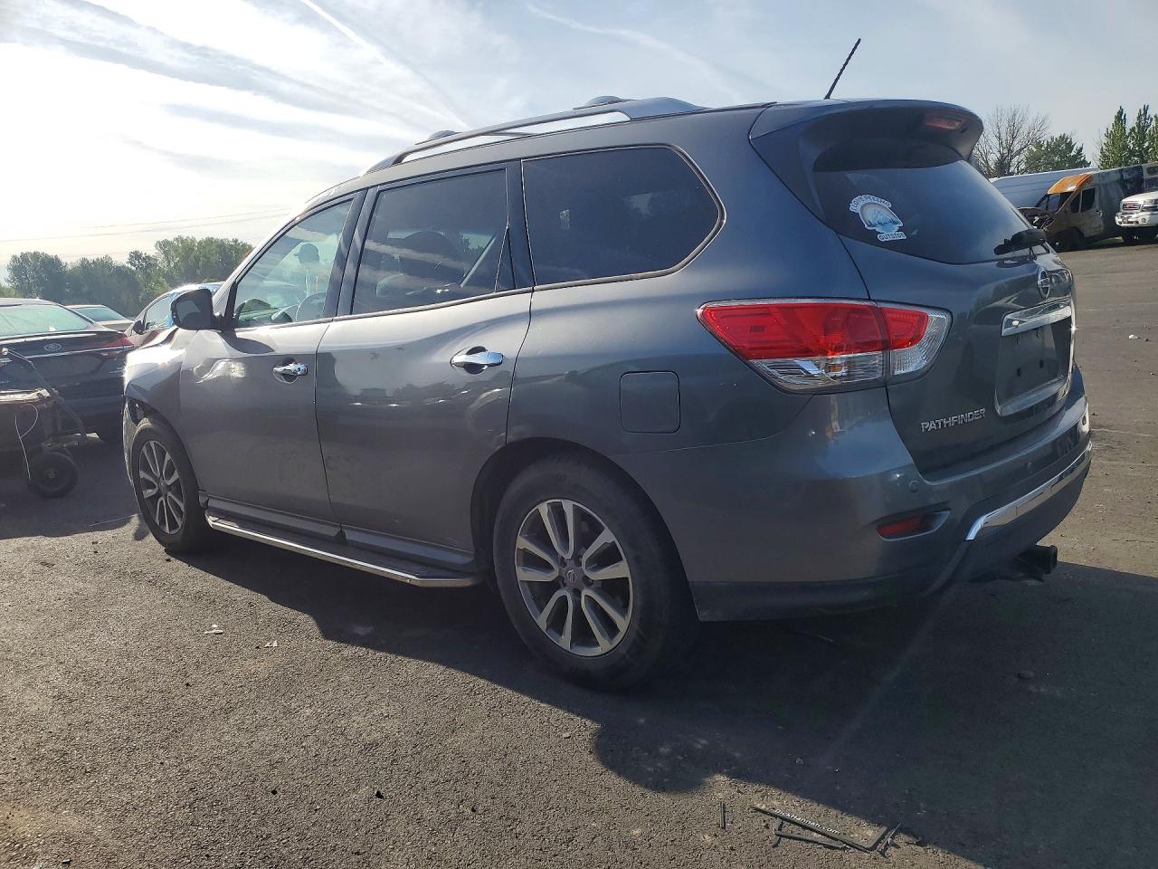Nissan Pathfinder S