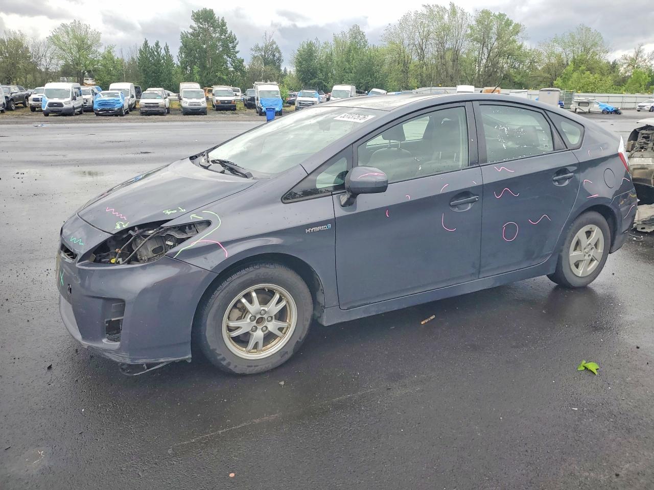 Salvage Toyota Prius Image