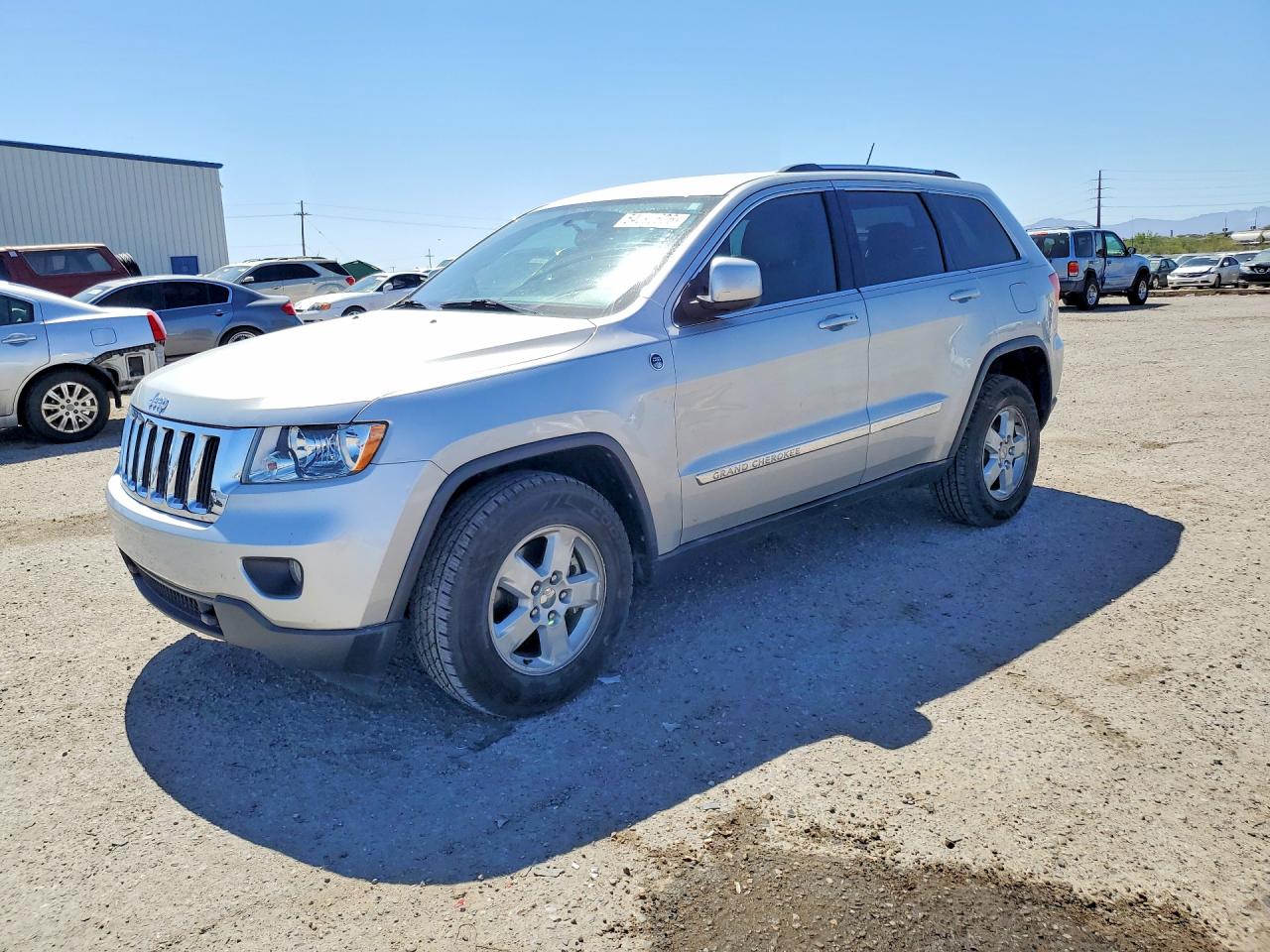 Salvage Jeep Cherokee Image