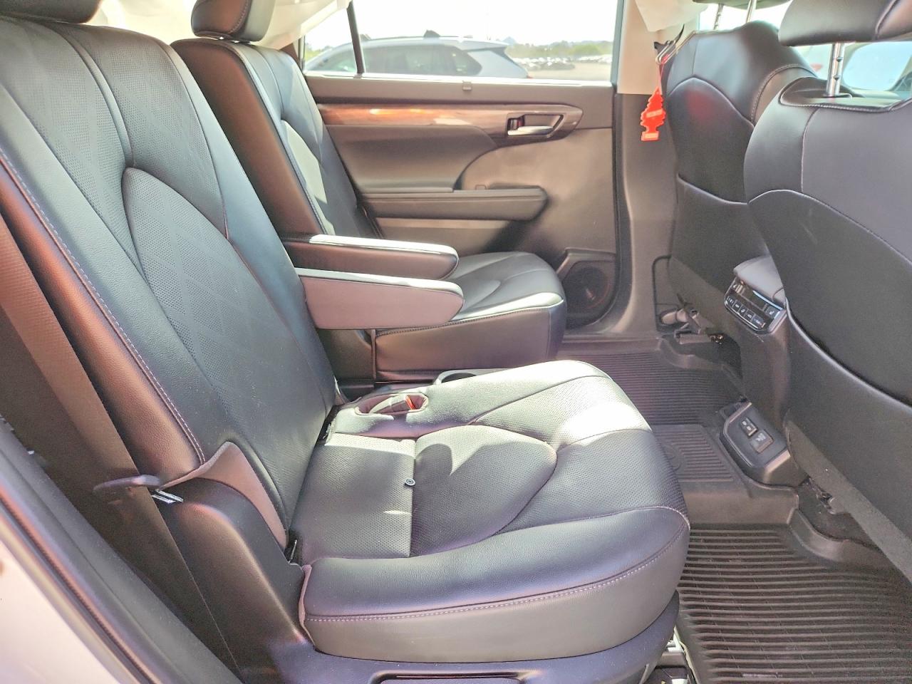Toyota Highlander Hybrid Platinum