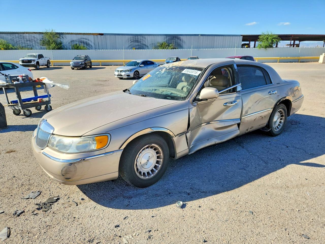 Salvage Lincoln Towncar Image