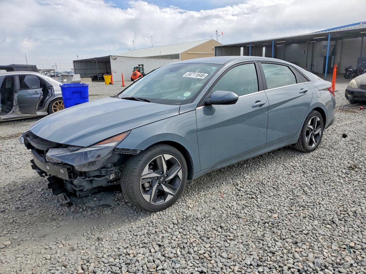 Salvage Hyundai ELANTRA Image