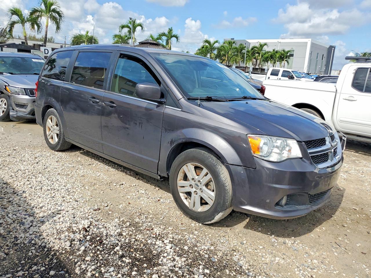 Dodge Caravan Sxt