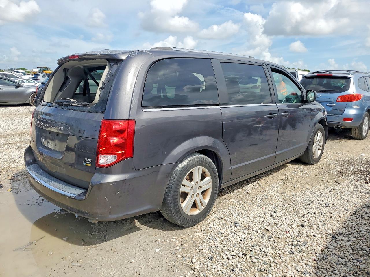 Dodge Caravan Sxt