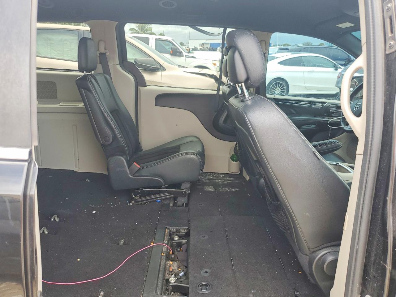 Dodge Caravan Sxt