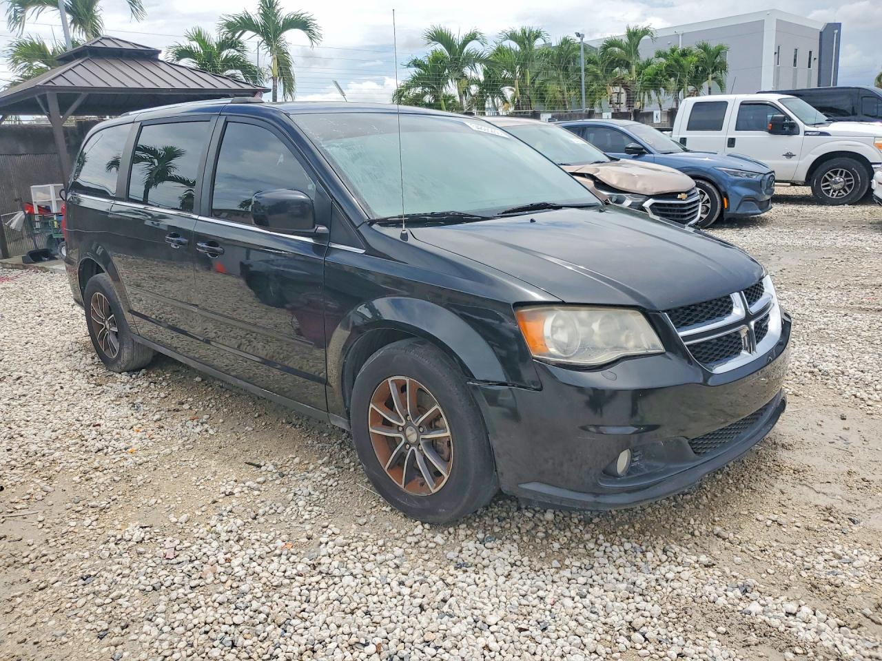 Dodge Caravan Sxt