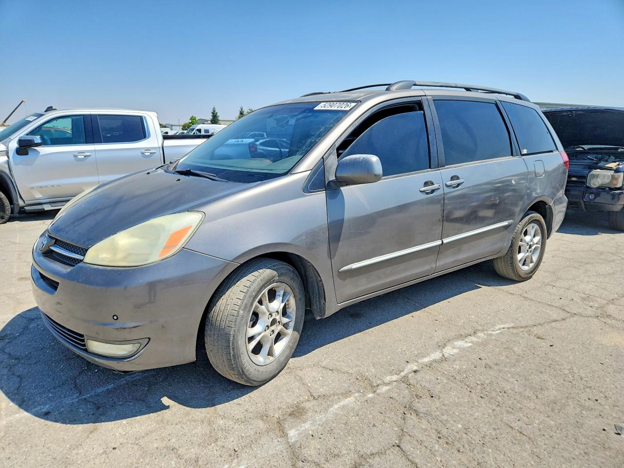 Salvage Toyota Sienna Image