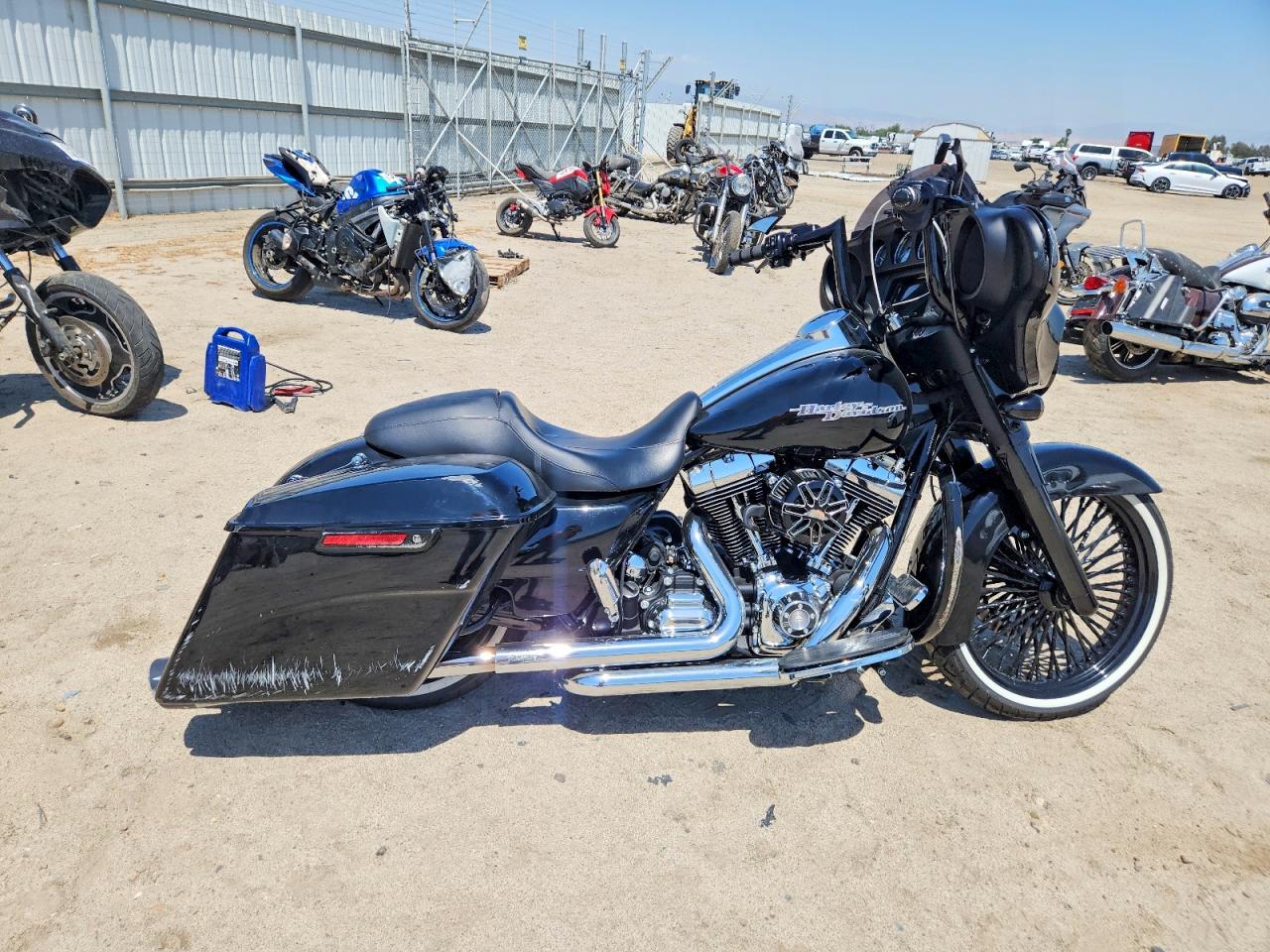Salvage Harley-Davidson Fl Image