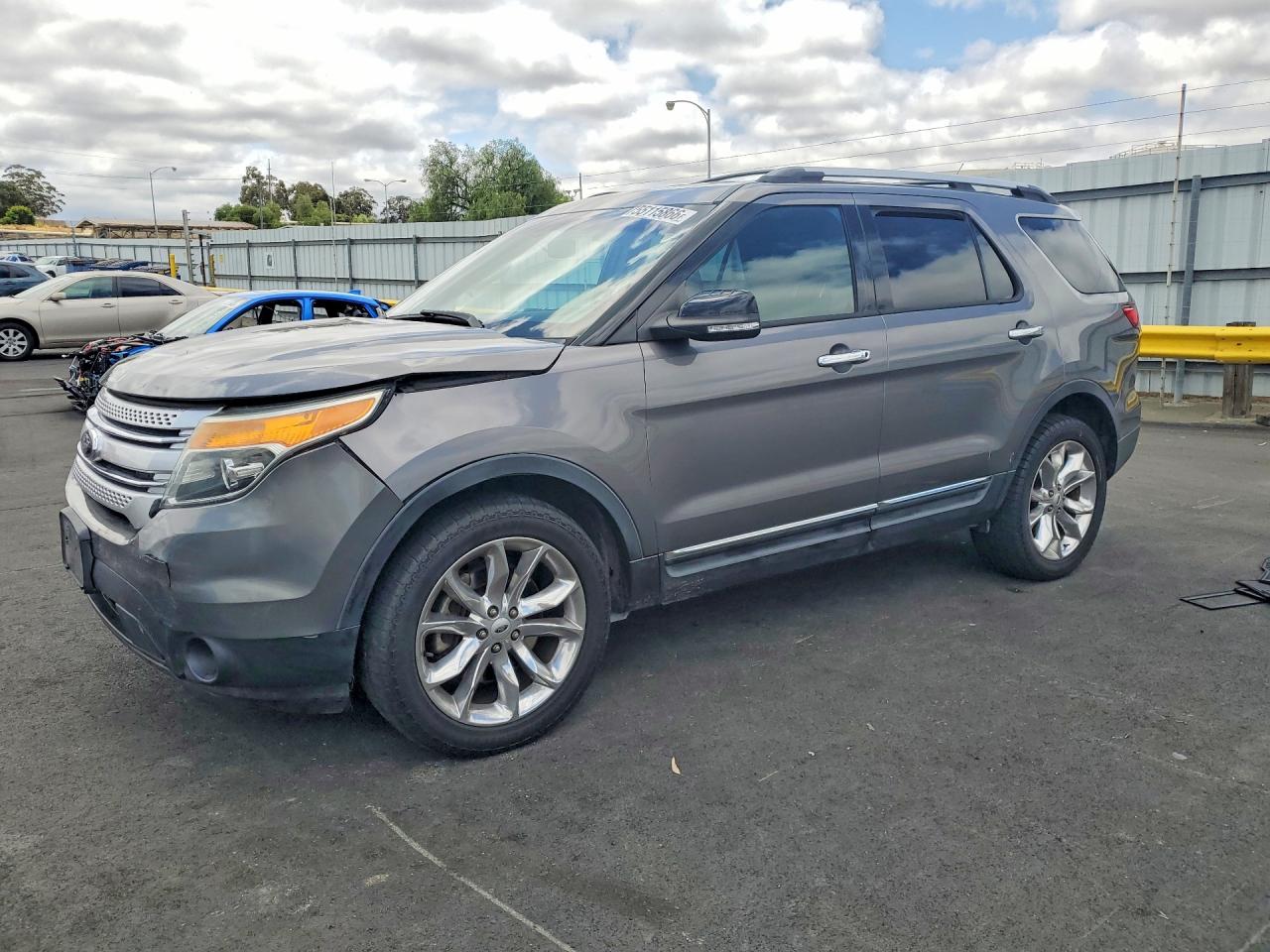 Salvage Ford Explorer Image