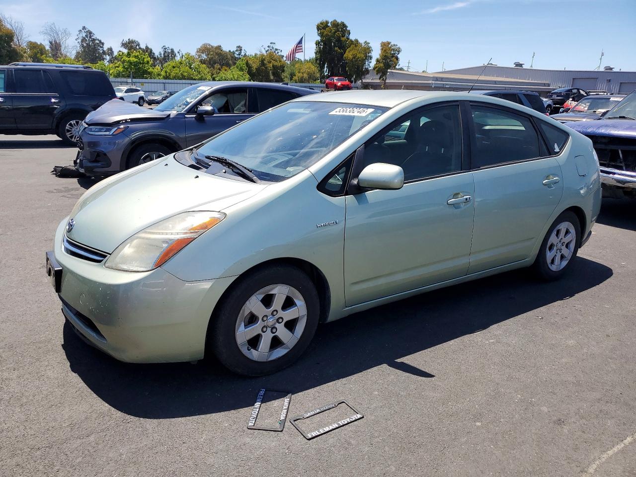 Salvage Toyota Prius Image