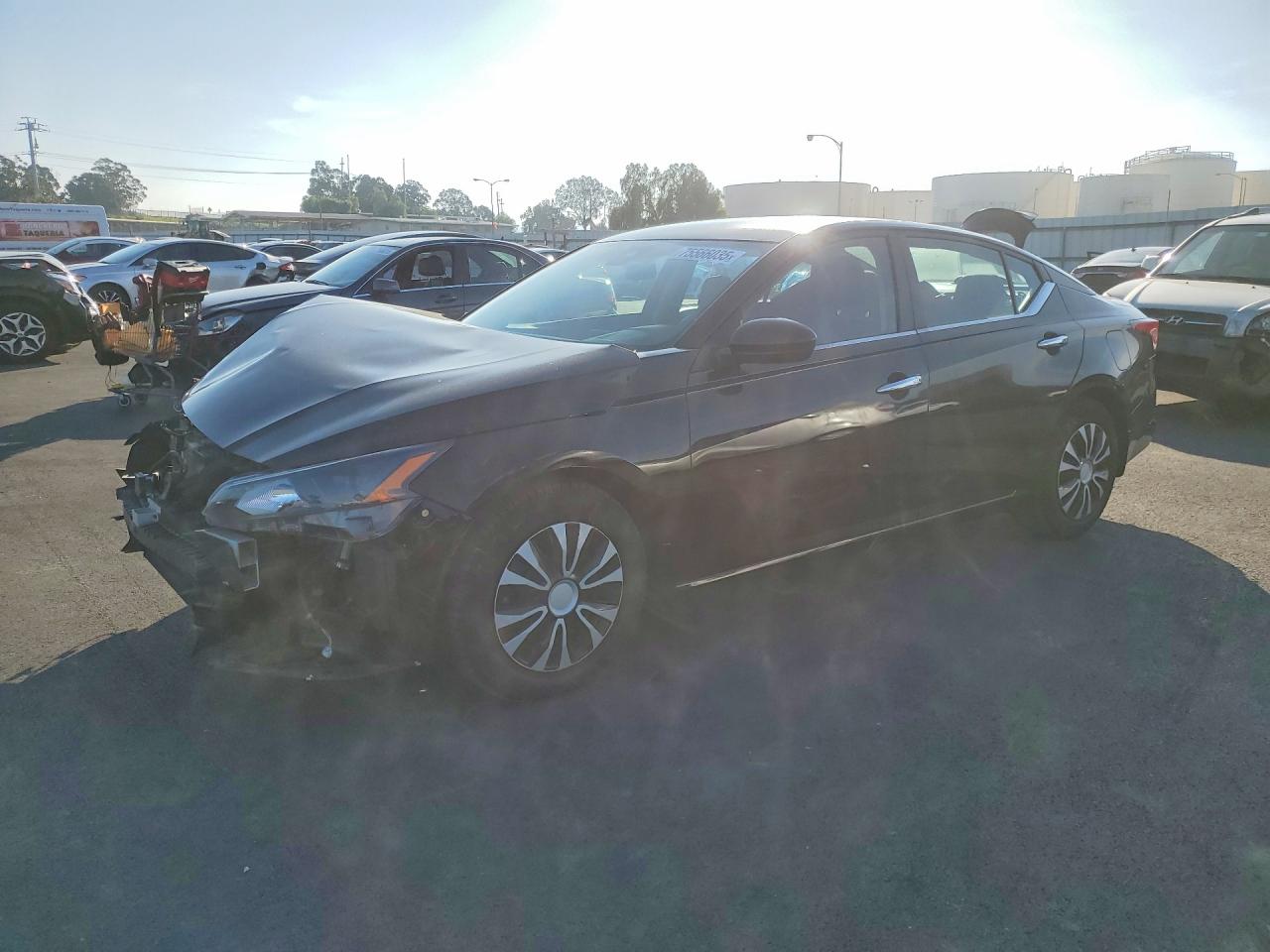 Salvage Nissan Altima Image
