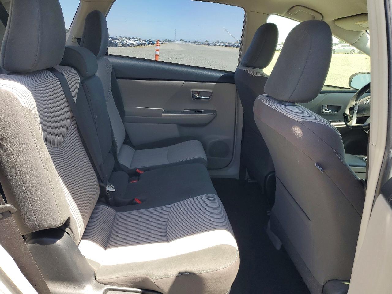 Toyota Prius v Three