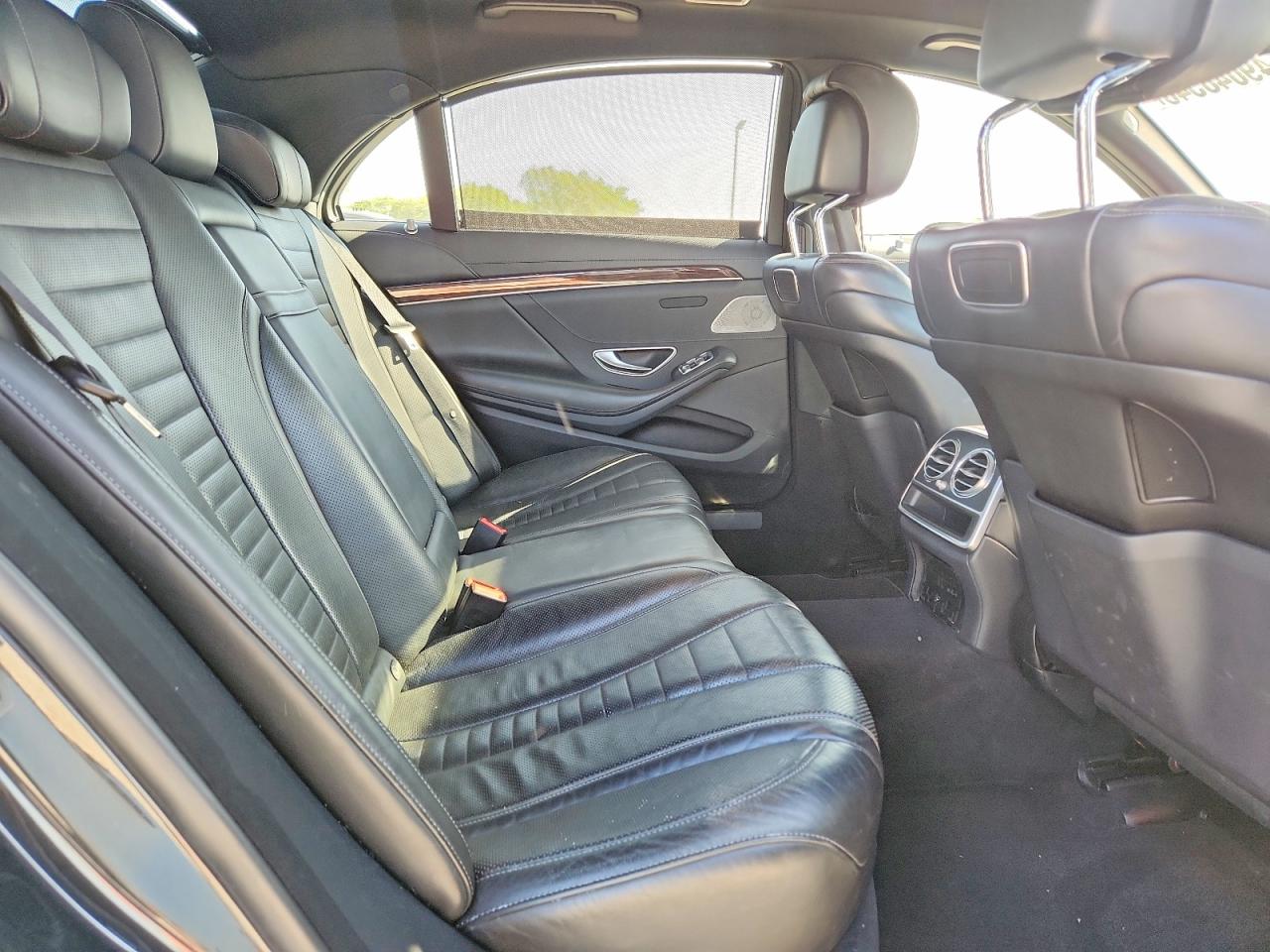 Mercedes-Benz S-Class 560
