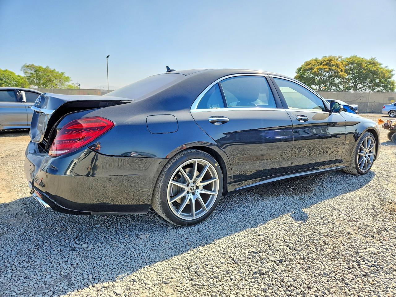 Mercedes-Benz S-Class 560