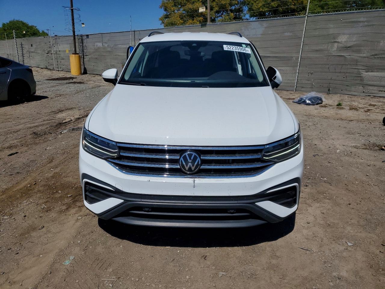 Volkswagen Tiguan S
