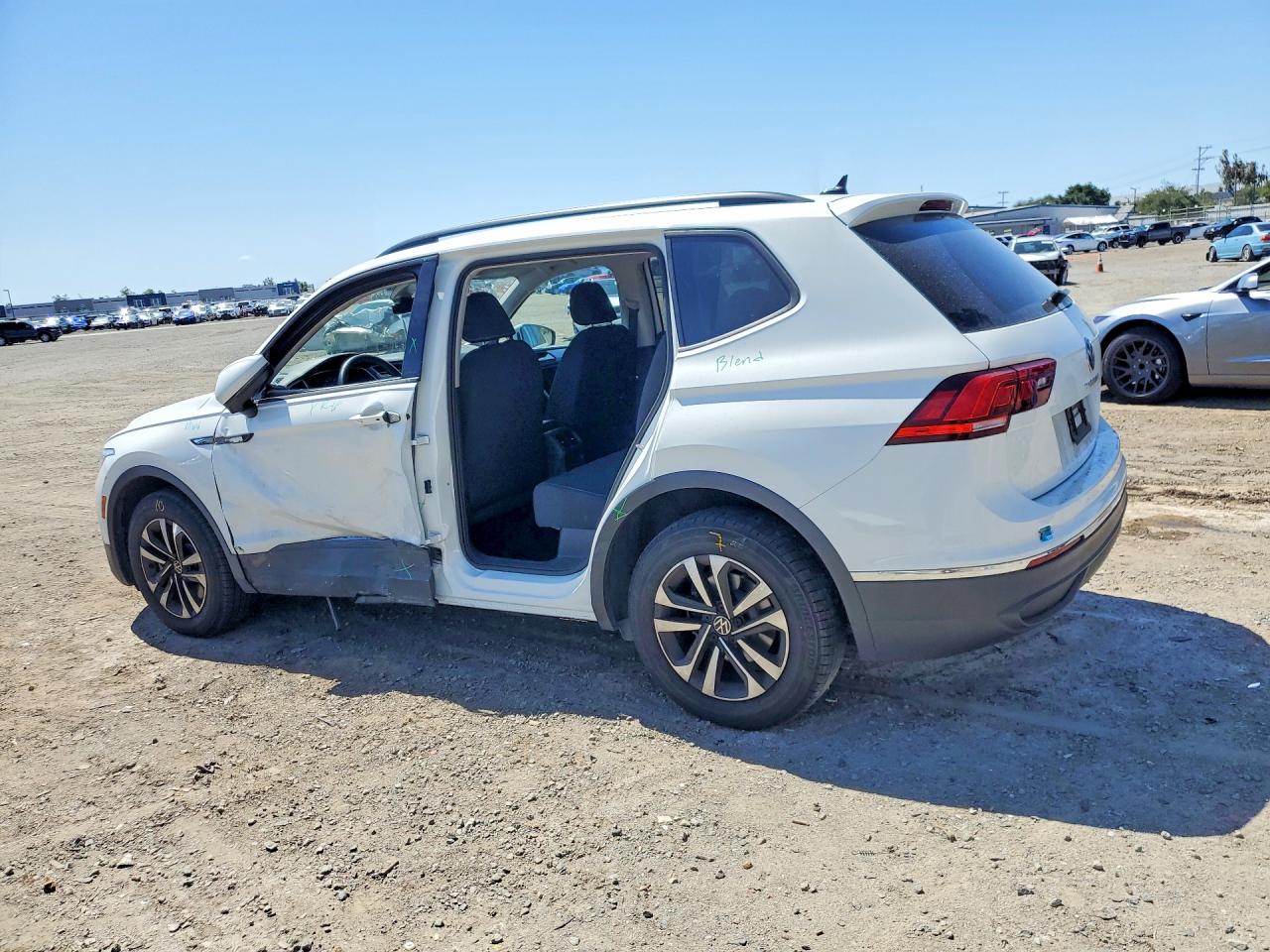 Volkswagen Tiguan S