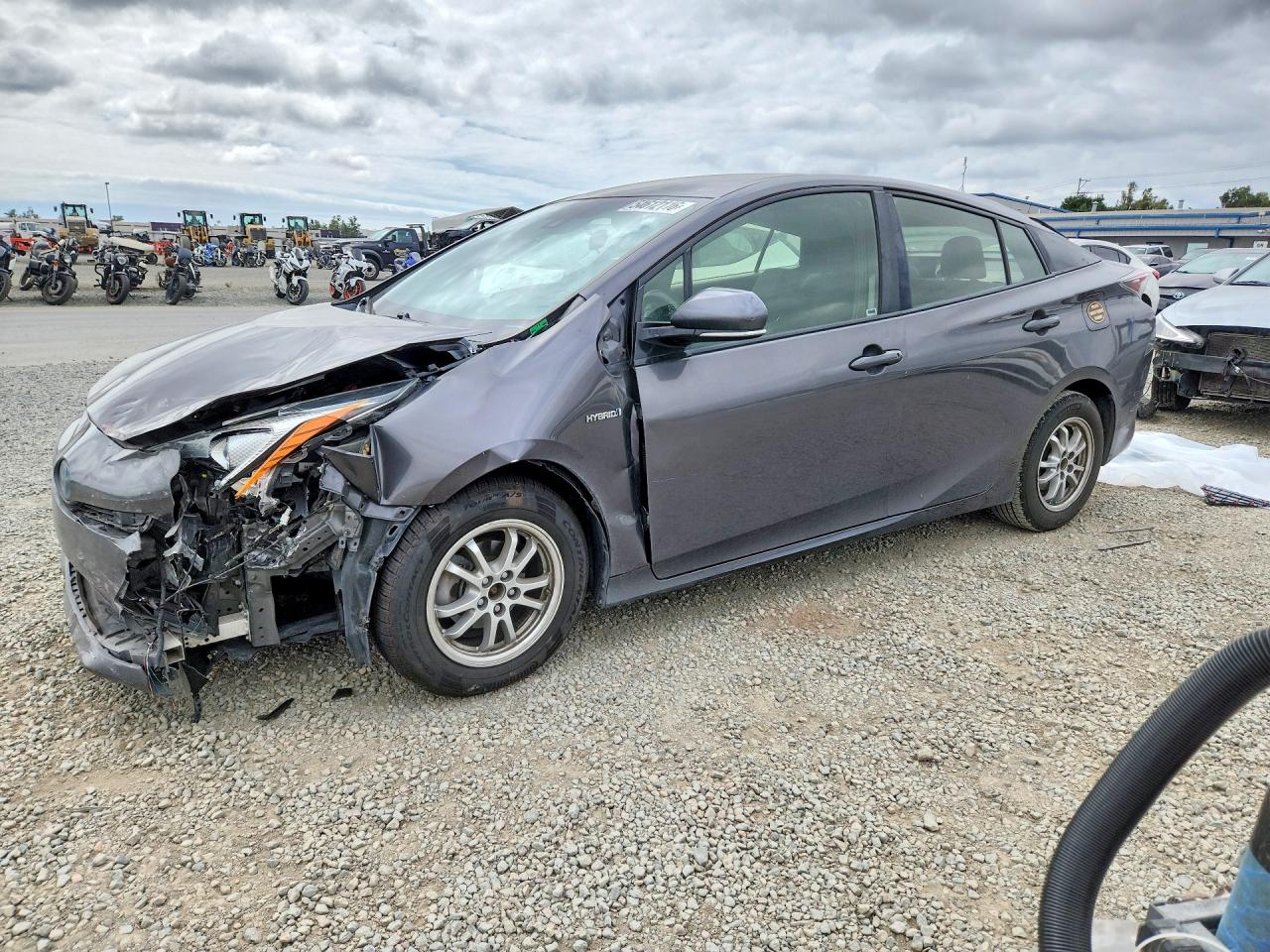 Salvage Toyota Prius Image