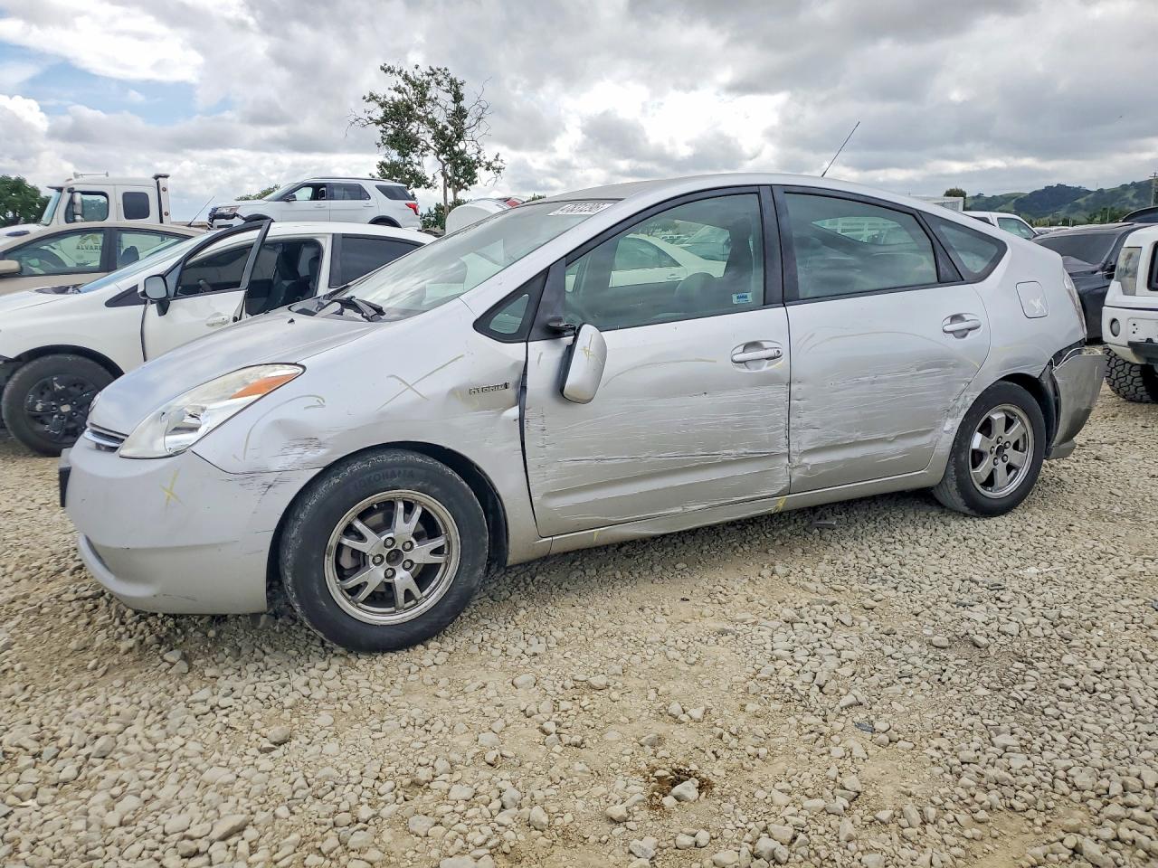 Salvage Toyota Prius Image