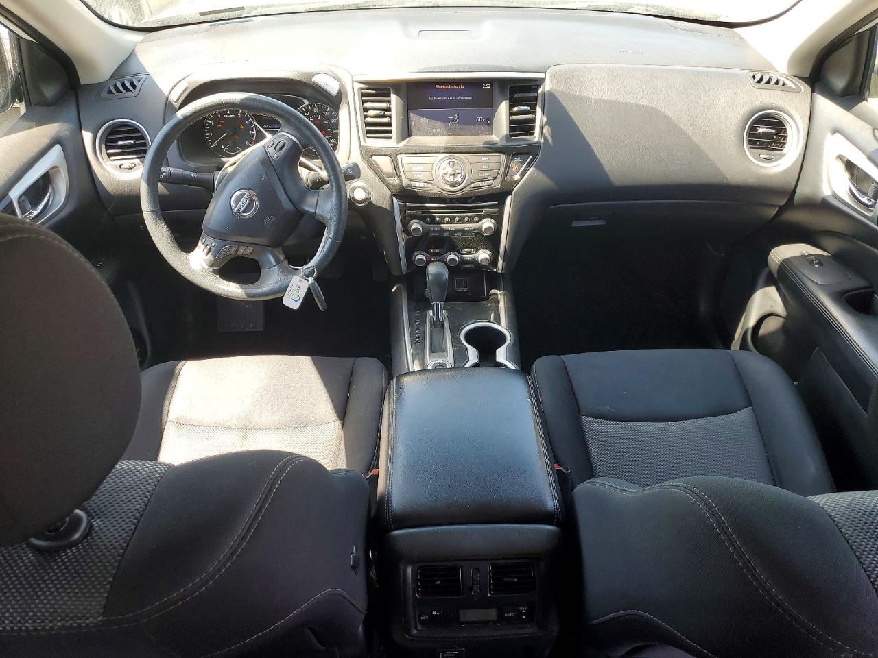 Nissan Pathfinder Sv