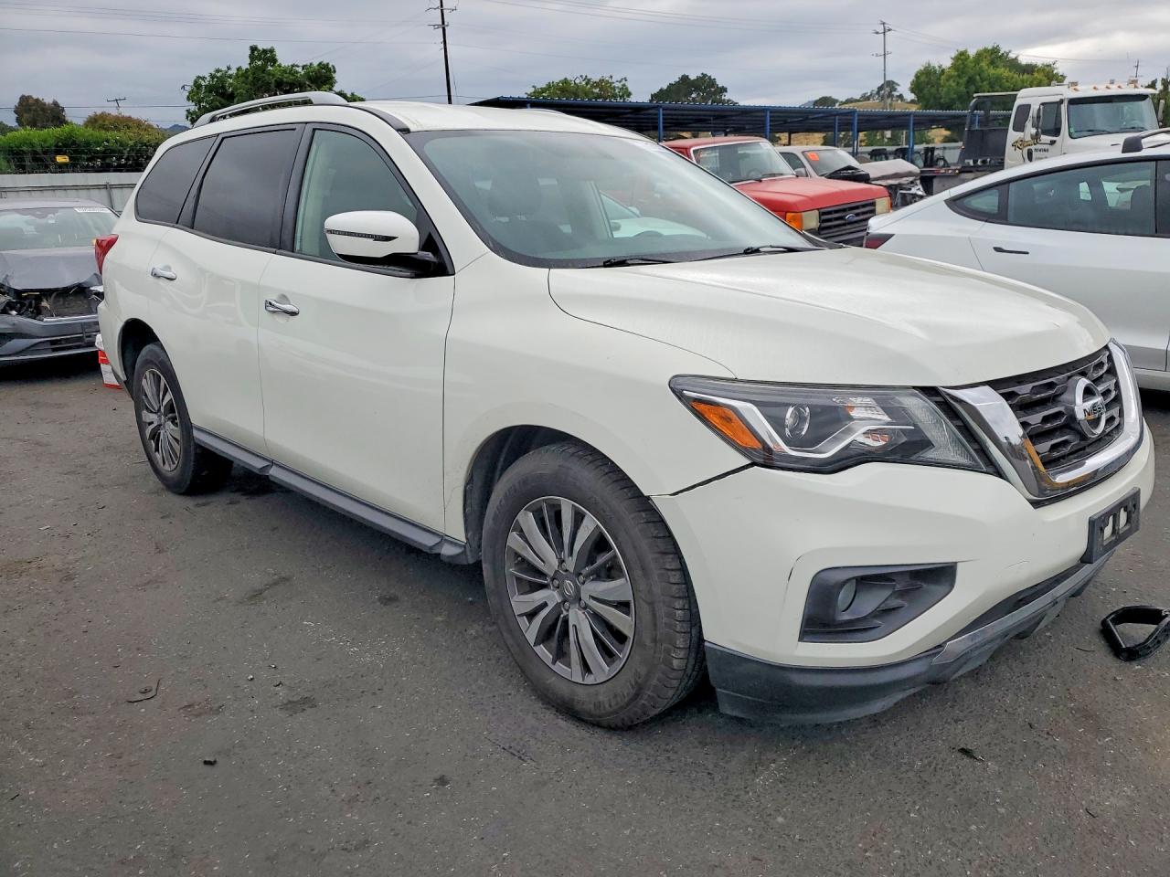 Nissan Pathfinder Sv