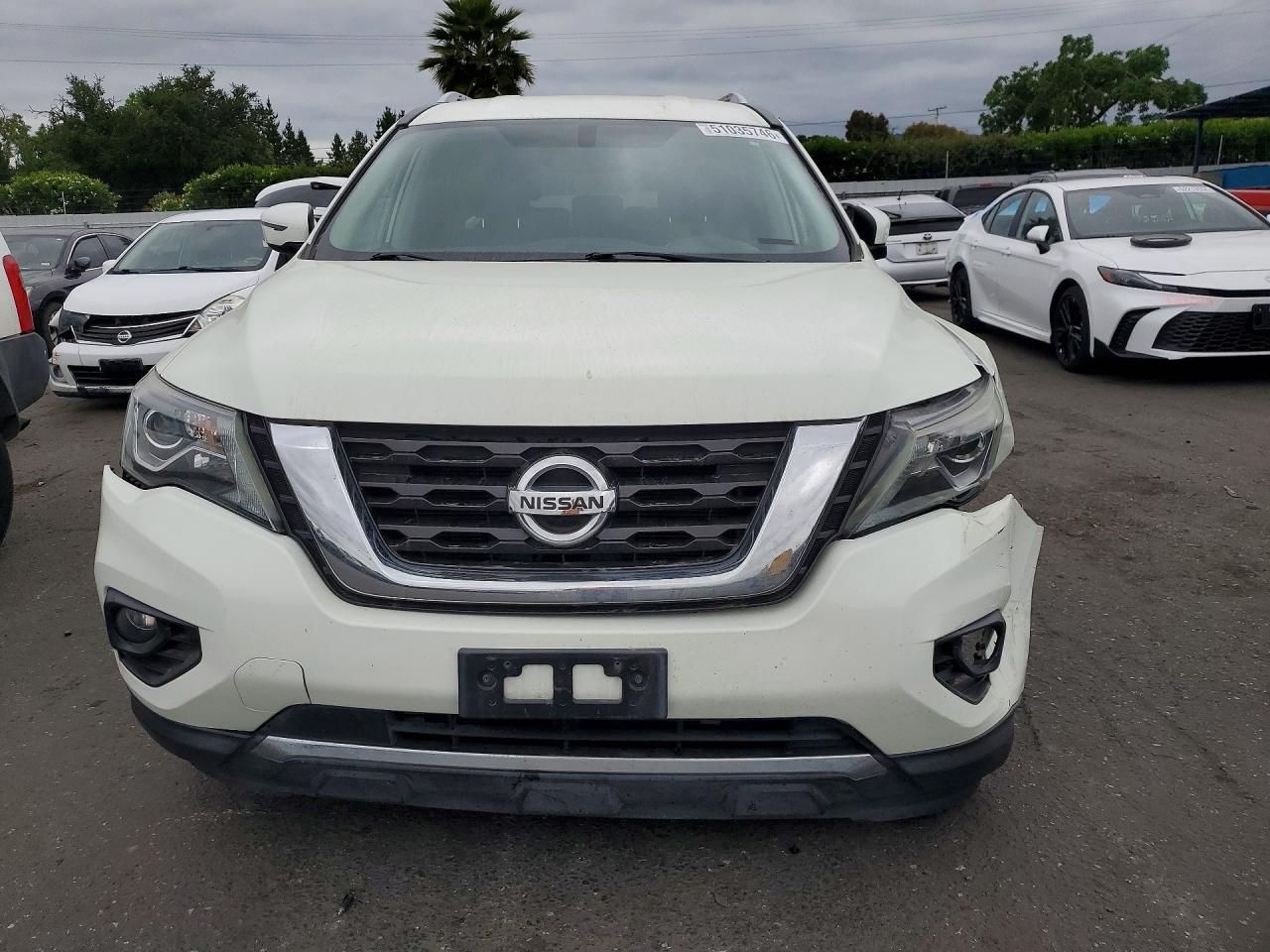 Nissan Pathfinder Sv