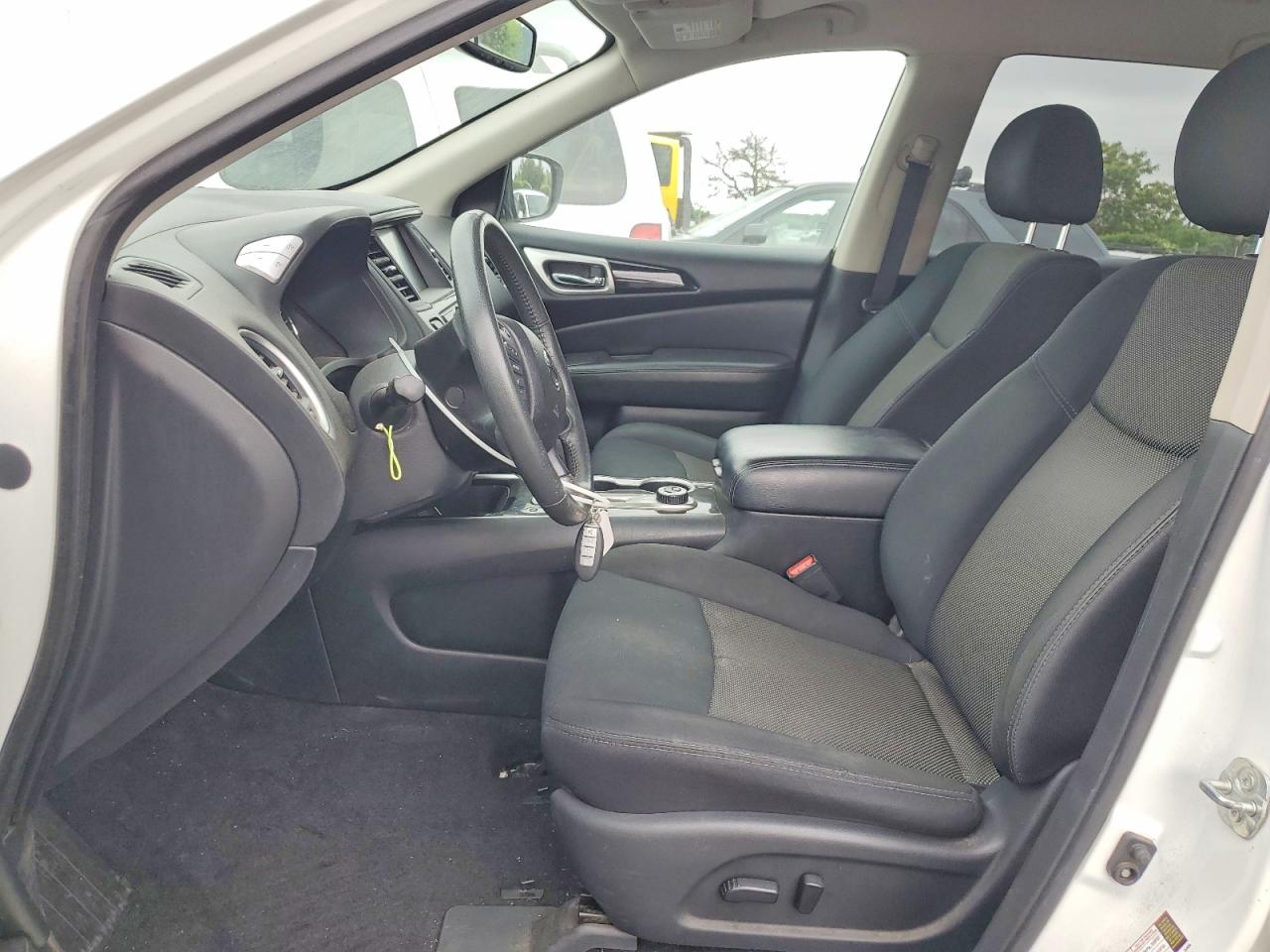Nissan Pathfinder Sv