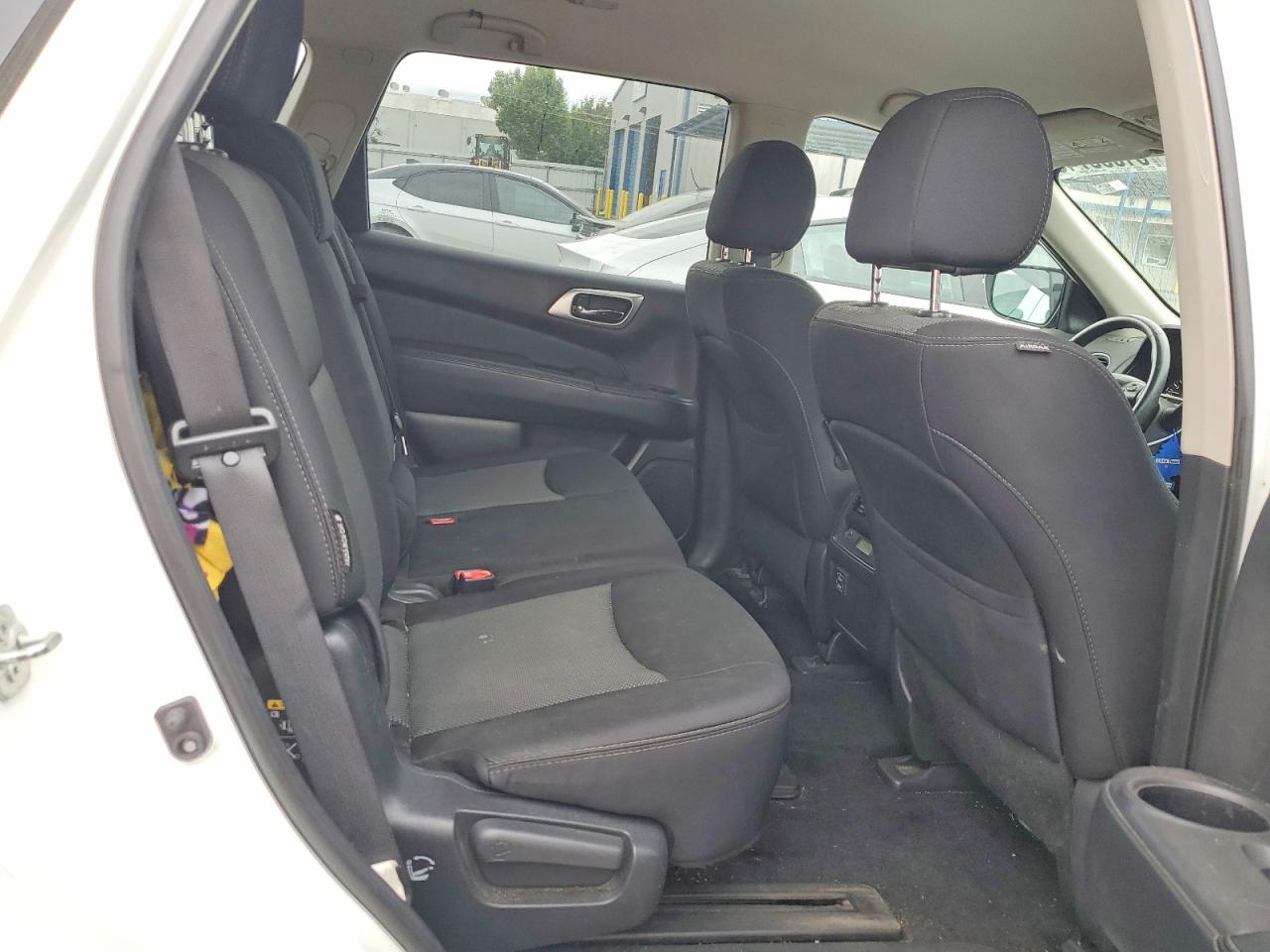 Nissan Pathfinder Sv