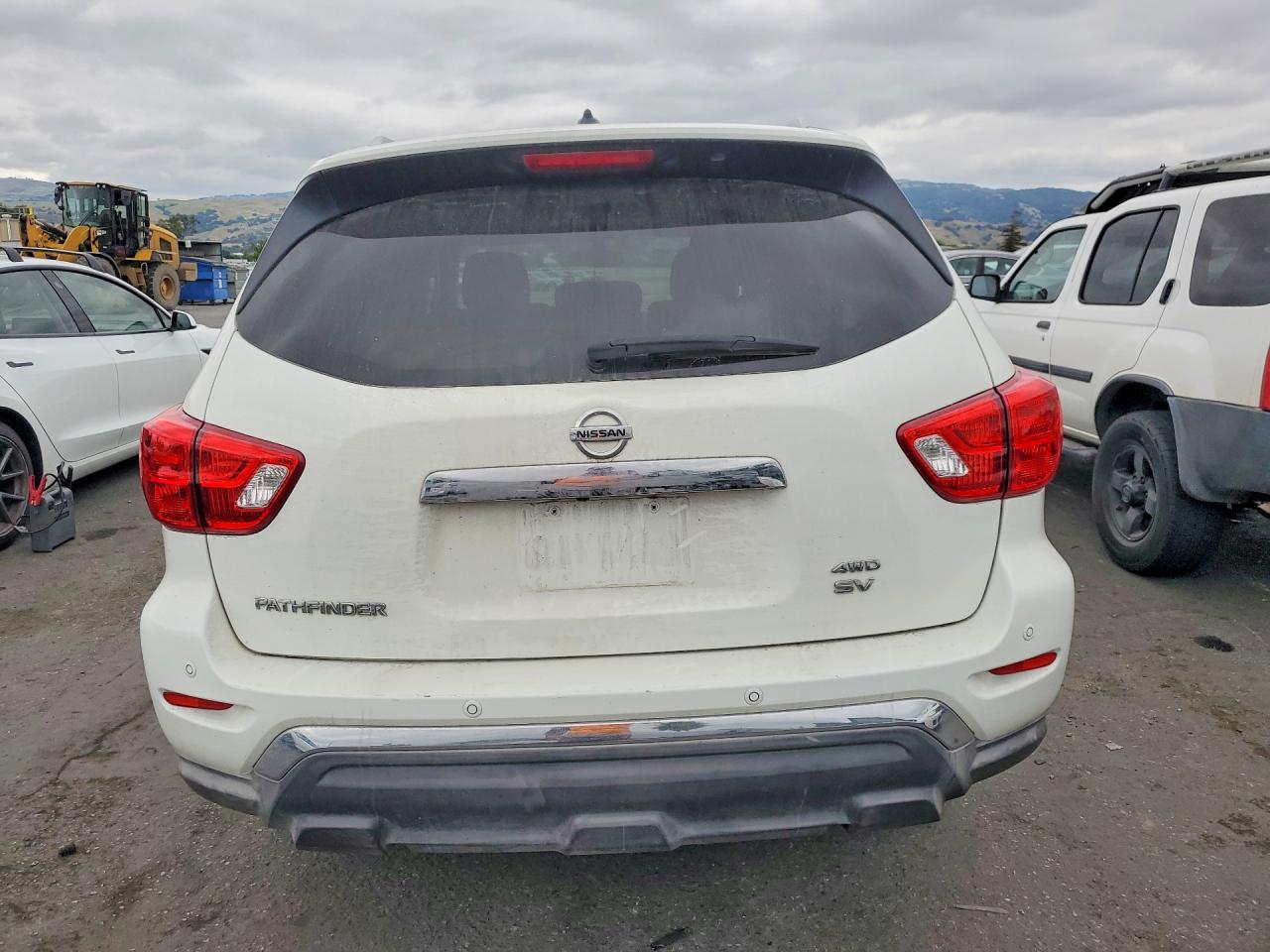 Nissan Pathfinder Sv