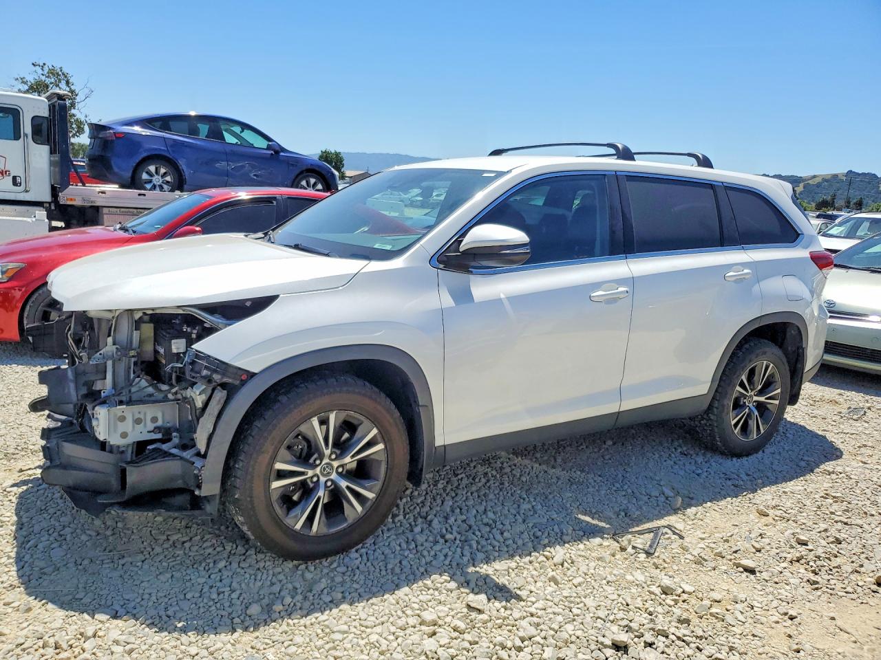 Salvage Toyota Highlander Image