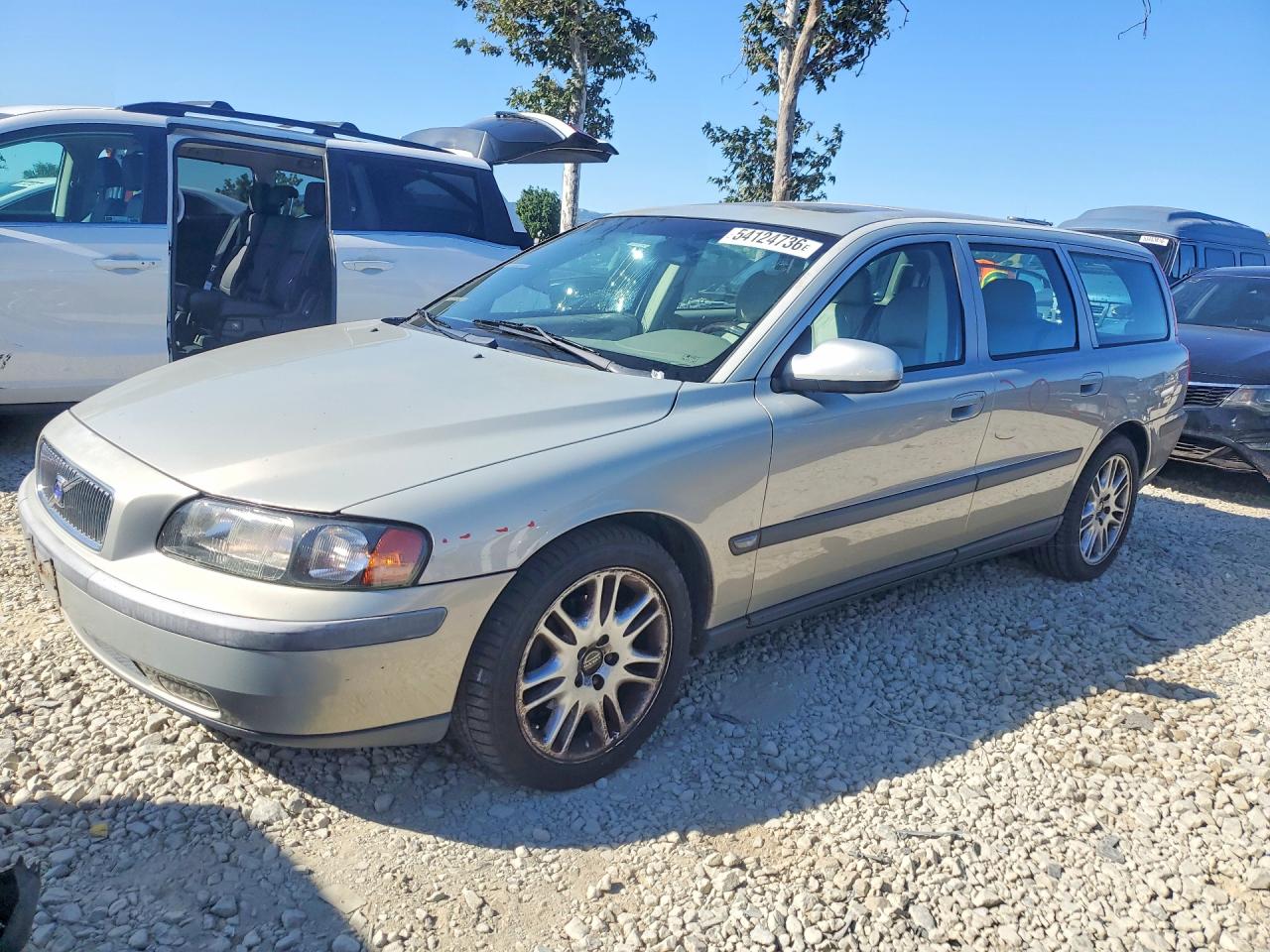 Salvage Volvo V70 Image
