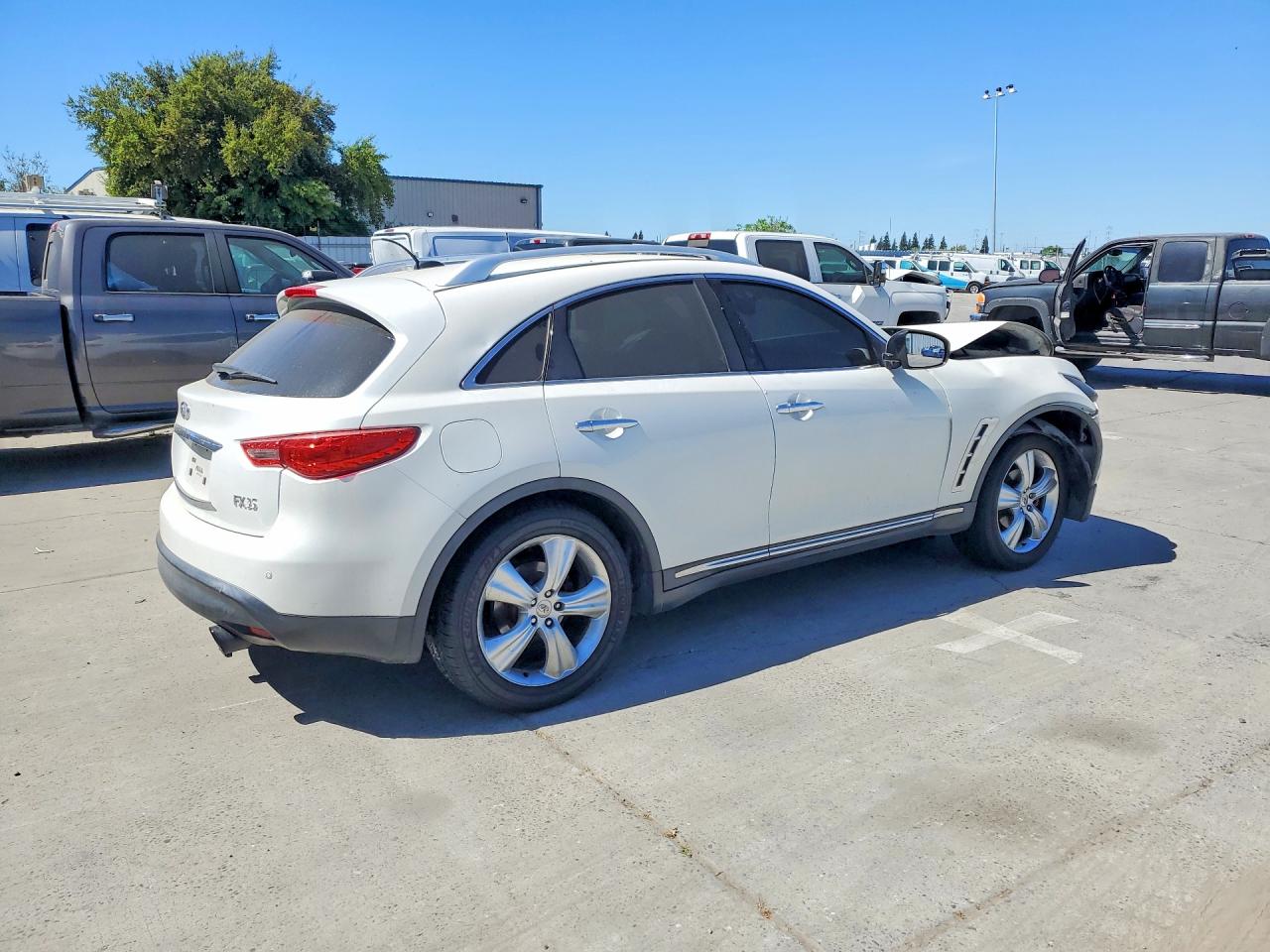 INFINITI Fx Base