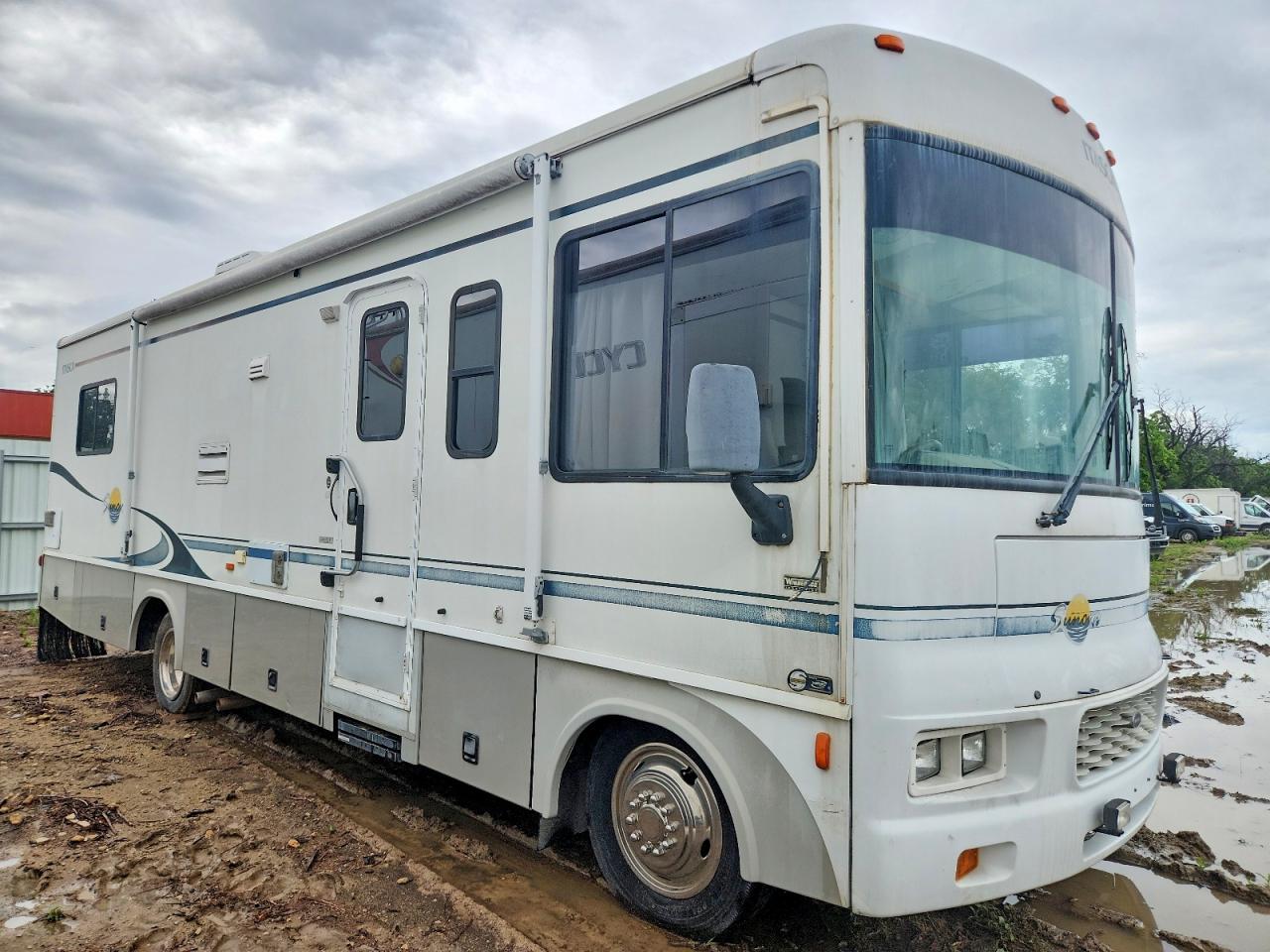 Salvage Winn Motorhome Image