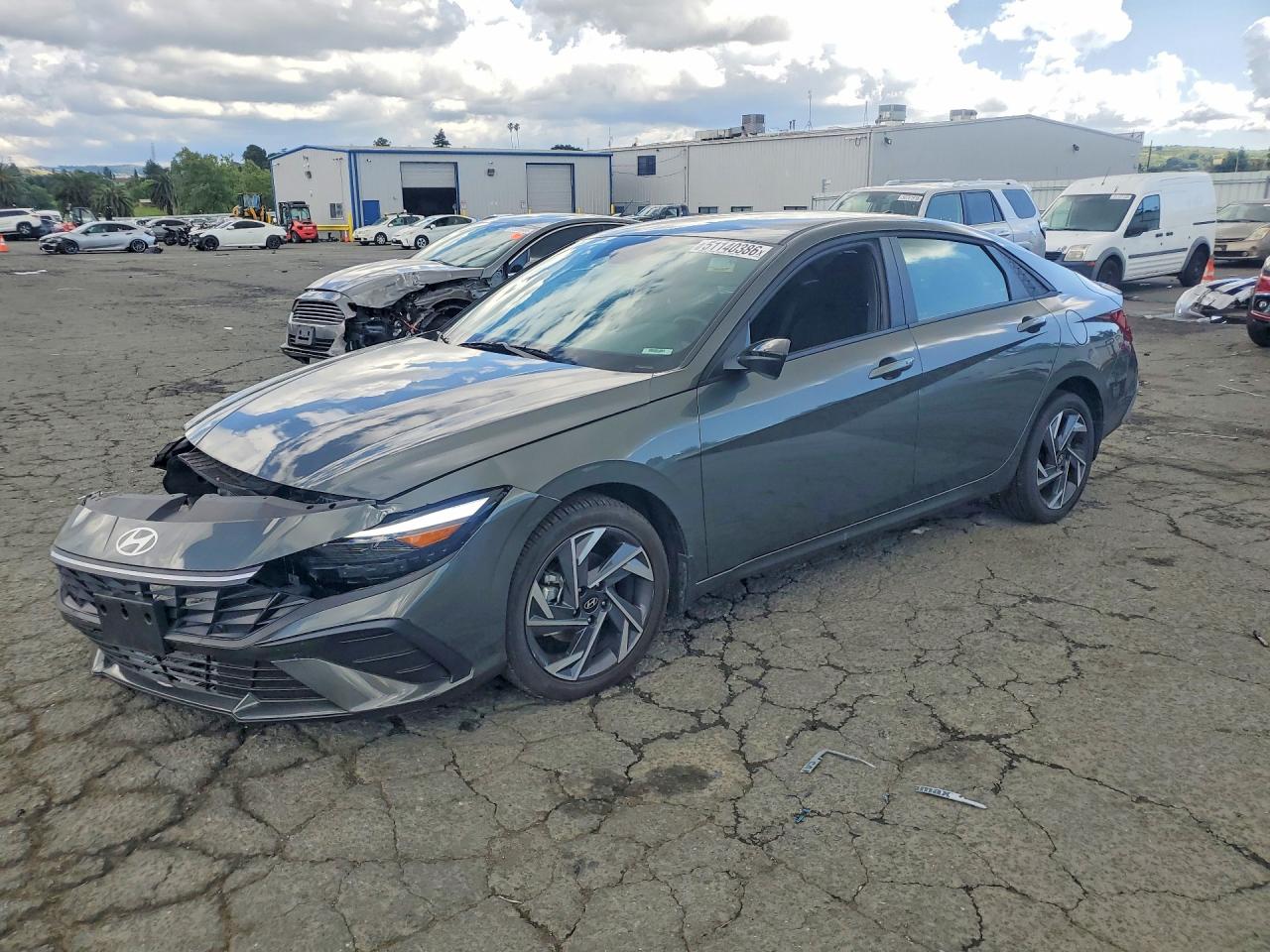 Salvage Hyundai ELANTRA Image