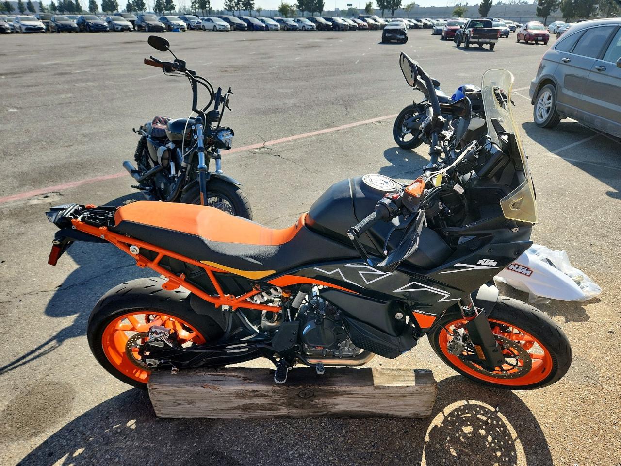 Salvage KTM 890 Image
