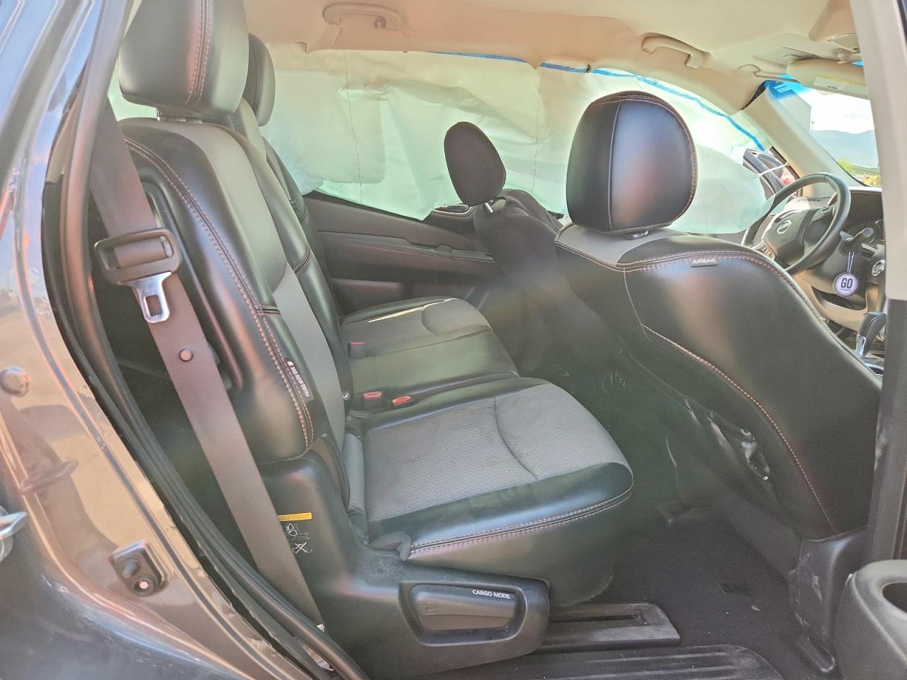Nissan Pathfinder Sv